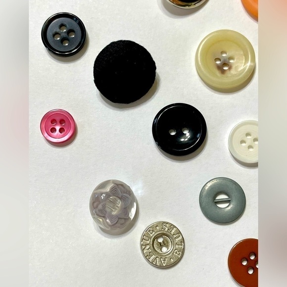 Vintage Buttons Lot Bundle of 17 - Picture 6 of 6
